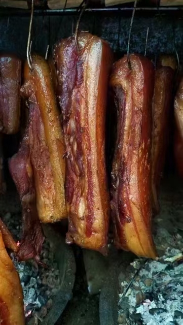 贵阳贵州农家烟熏腊肉，猪脚，排骨，五花，猪头，腊肠，猪耳朵等…