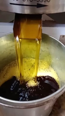 农家菜籽油，纯正油无污染。都是农户种的土油菜。