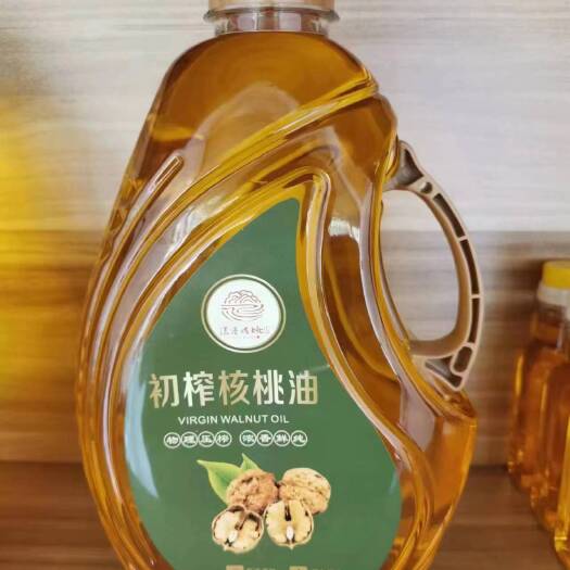 核桃油分为初榨和精炼对接各大平台以及高端商超两种包装可供选择