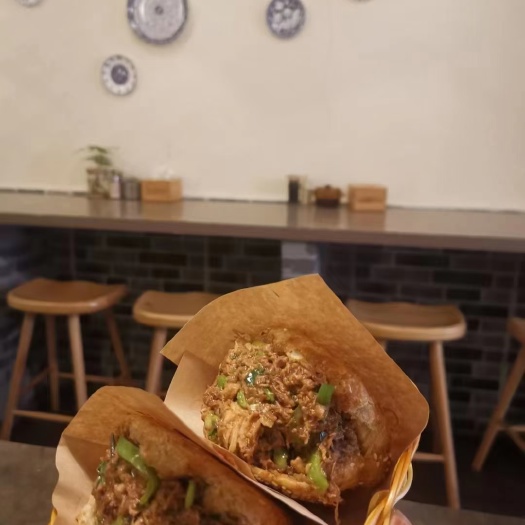 固安县[庆祝]优家烧饼地道小吃，特色味道[太阳]布满芝麻