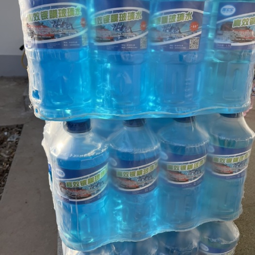 沁县厂家直销玻璃水，1.5 升一瓶，12 瓶一件