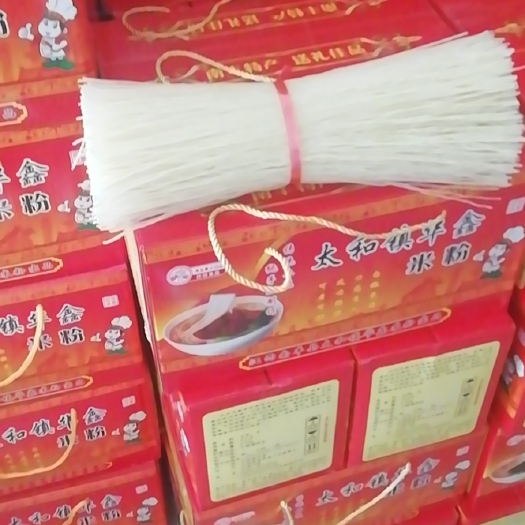 南丰县采用纯大米，水为原材料。口感柔滑，有嚼劲