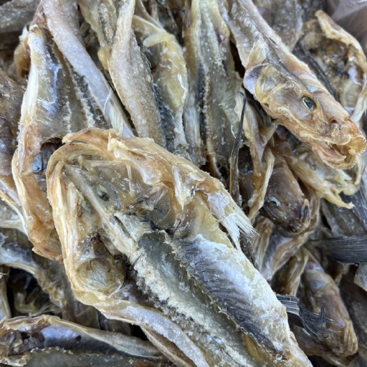 滨州油光鱼干，炖豆腐炖白菜，煎着吃炸着吃
