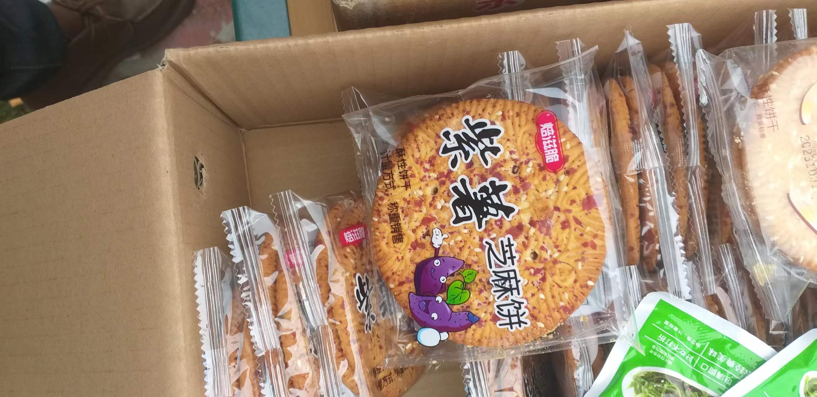 散装饼干，面包，膨化类食品