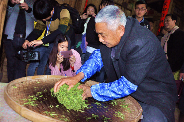 梁河县梁河县回龙寨炒青绿茶，外观象碧螺春，高香型，一芽二叶。