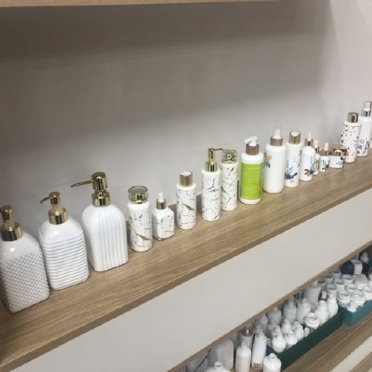 林州市各种白瓷瓶，化妆品，酒瓶等