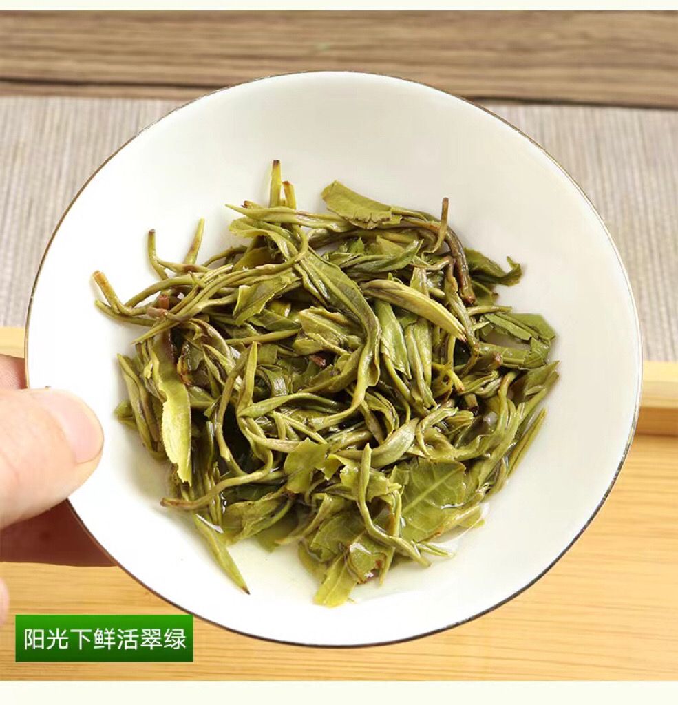 炒青绿茶回龙春茶。一个是春茶一个是混采。明前春茶，四季可喝。
