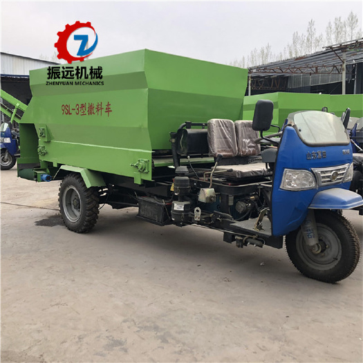 曲阜市喂料机 双侧出料养殖喂料车 七立方撒料车价 青贮牛羊抛草车