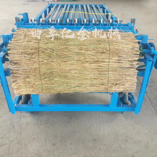 曲阜市加工定制各型号蒲帘棕垫全自动编织机自动锁头芦苇草帘机树枝编织
