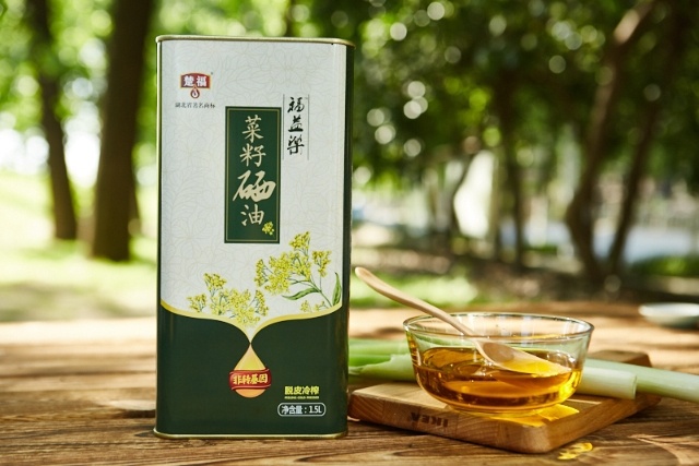 仙桃市菜籽油  菜籽硒油  食用油  脱皮冷榨