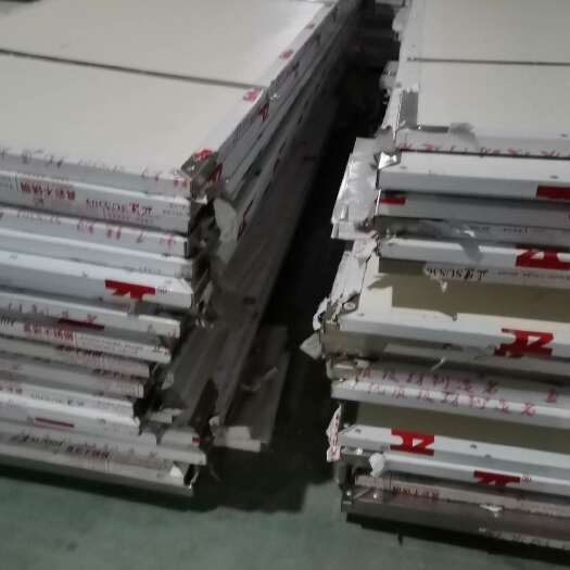 青州市养殖设备 猪舍通风过道滑帘板PVC滑窗养猪场用的滑窗
