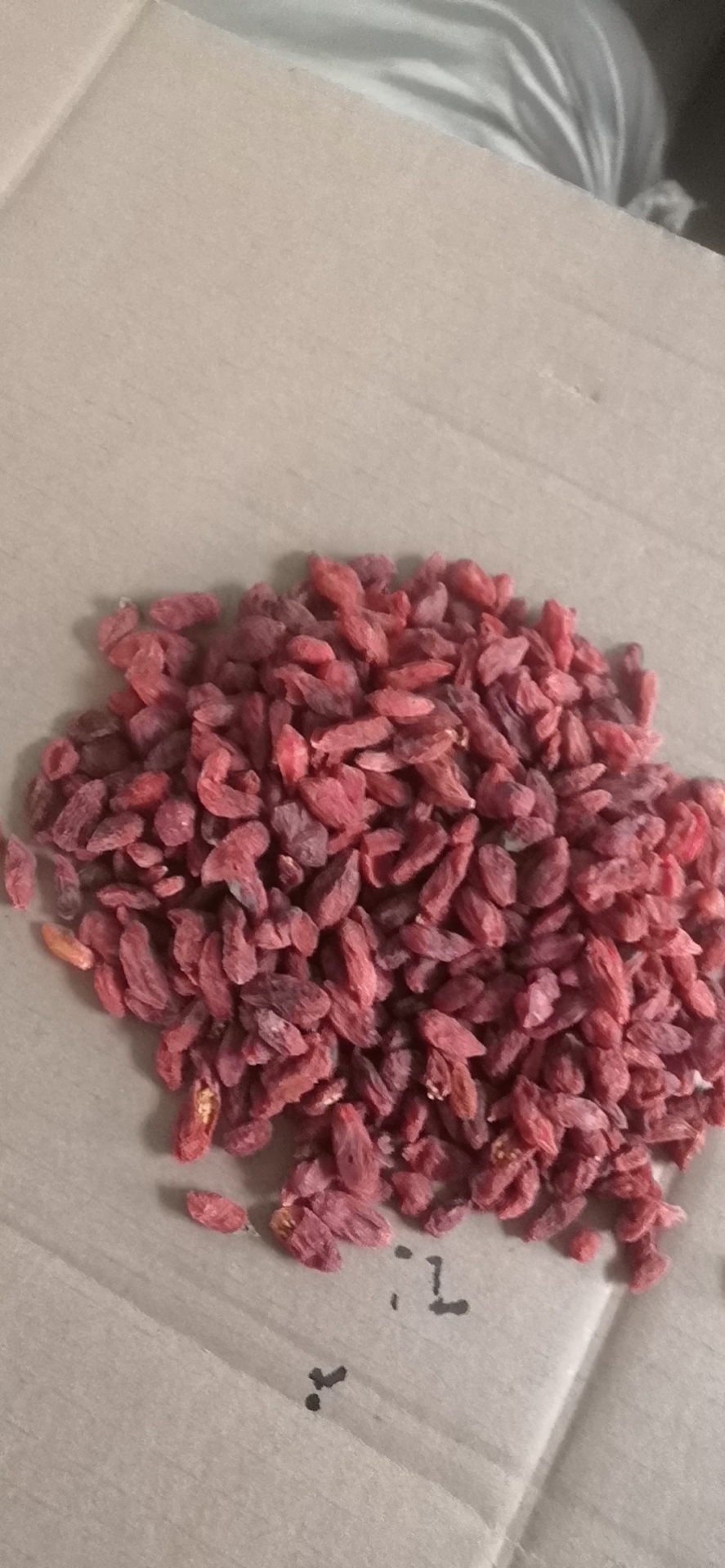 优质红枸杞，颜色一致，成件包邮，产地直供没有任何添加和硫磺熏