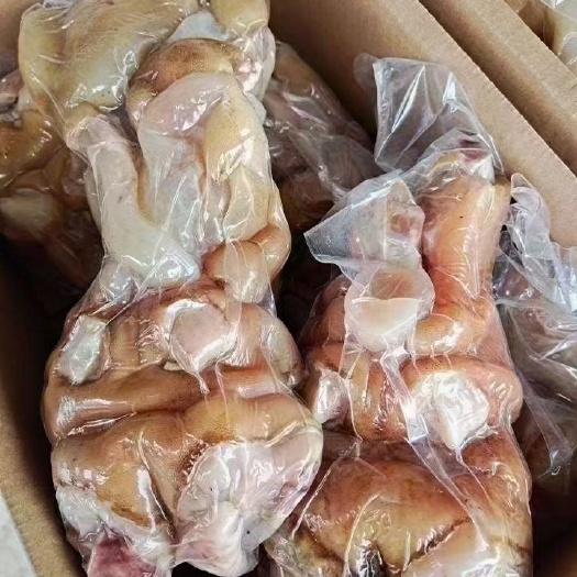 带皮去骨牛蹄，可根据客户要求随意加工，屠厂直销