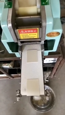 诸城市 多功能饺子皮机，馄饨皮机。
