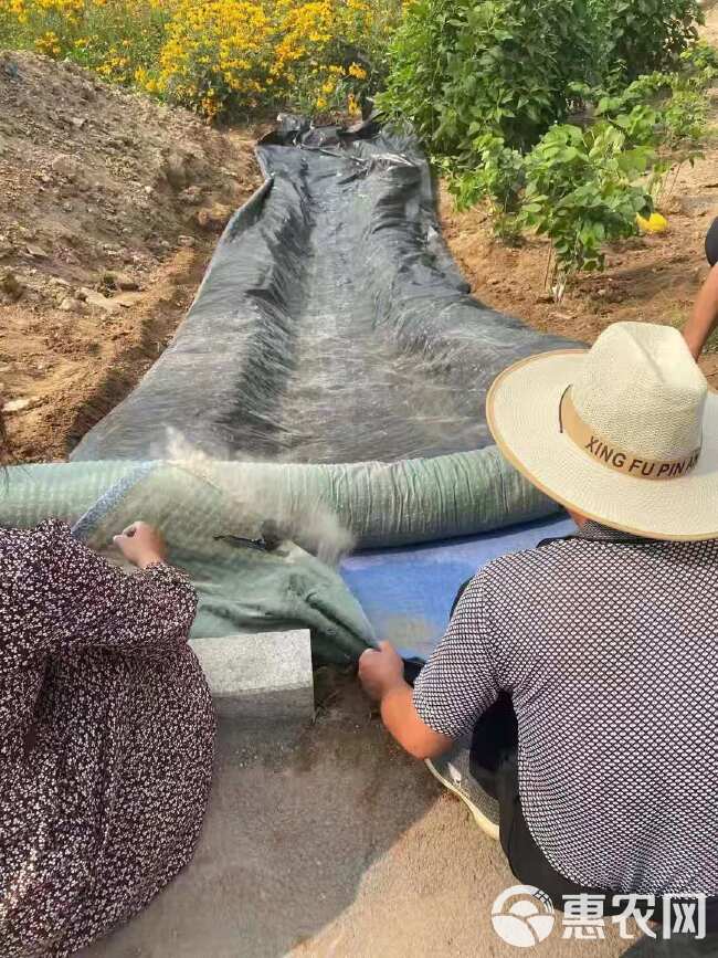 水泥毯，混型土毯，使用简单方便遇水后固化快，护坡水渠使用