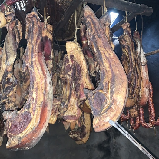 峨眉山市腊排骨  山泉水养出的农家猪腊肉