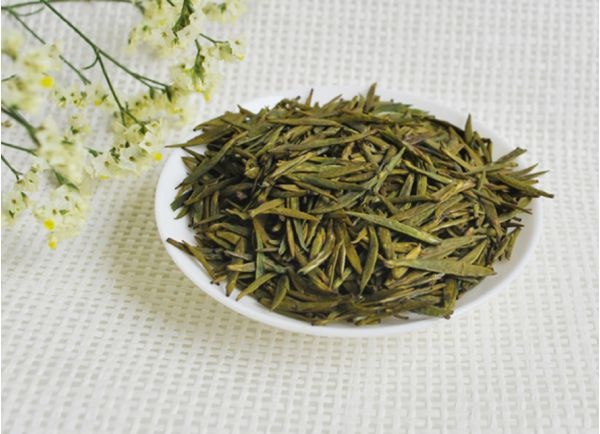  明前新茶君山银针茶叶高档芽茶雀舌嫩芽浓香耐泡清香型精美礼盒装