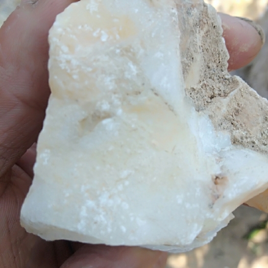 阳泉白色石头矿脉