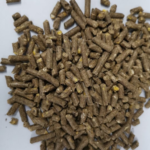 石家庄青干草饲料 草颗粒，主要成分：碎玉米，玉米酒糟，花生秧，玉米皮，微量元素