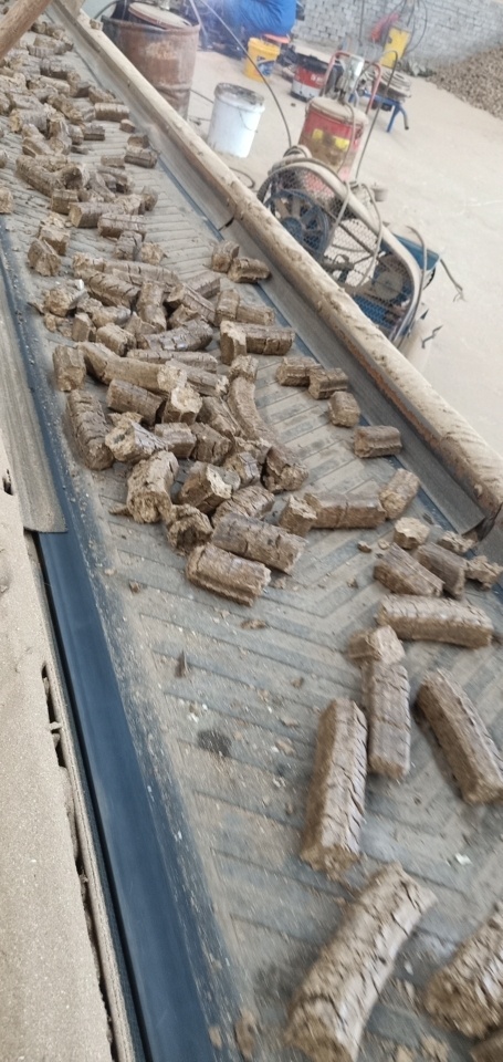 方城县南阳花生壳压块燃料厂家