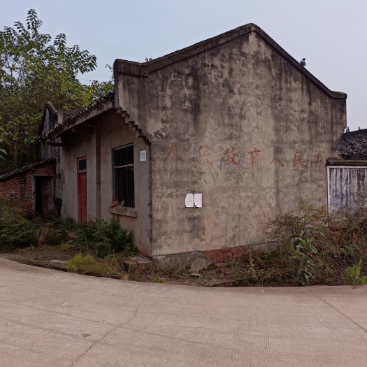 重庆市宅基地 重庆荣昌一四合院出租，面积一千多平，无人居住大概10来年