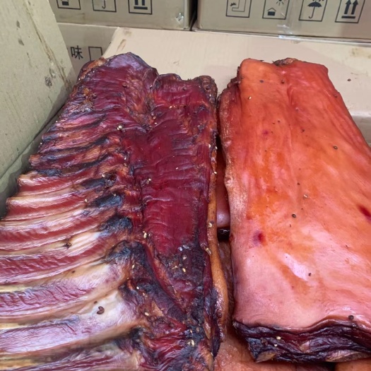 成都 小香猪腊排骨地摊夜市热卖年货带皮猪排骨特产烟熏风干腊肉排卖