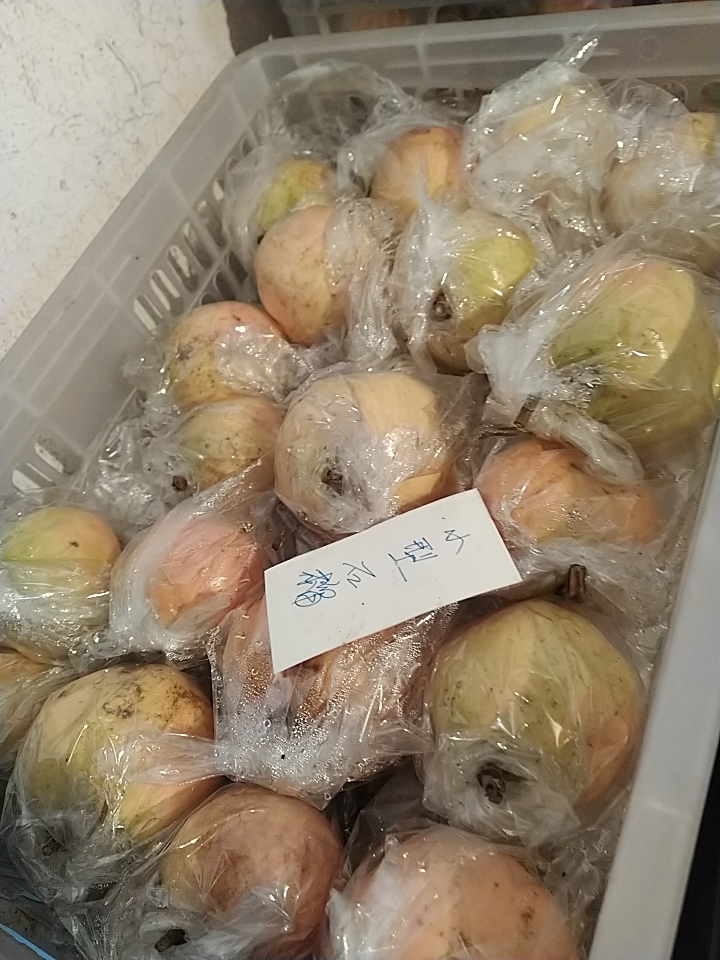 临潼石榴，临潼甜红石榴，果子4两至5两左右。