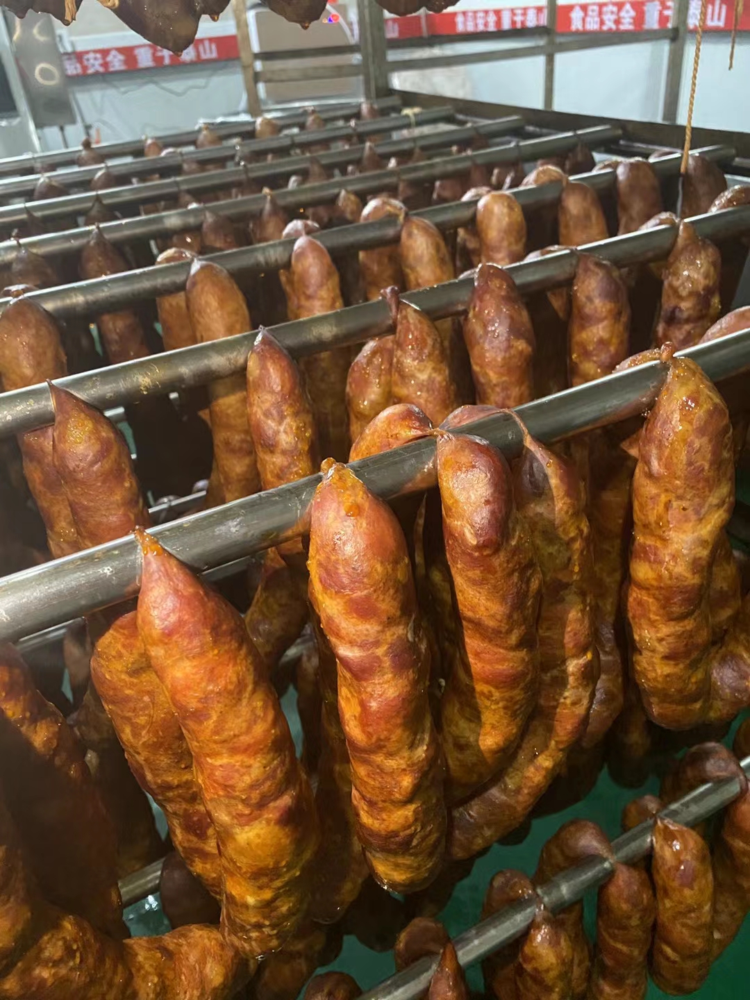 纯肉肠，麻辣，五香，两种口味，无淀粉，大块肉灌制，食材新鲜