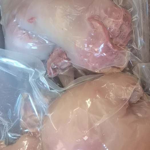 阳信县大公牛带皮熟牛头肉，真空包装。熟度好干净。