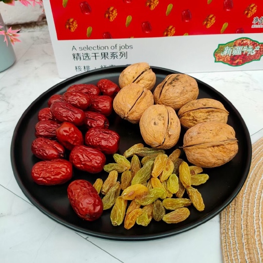 【新疆三宝礼盒年货礼品】纸皮核桃 若羌灰枣 葡萄干零食即食