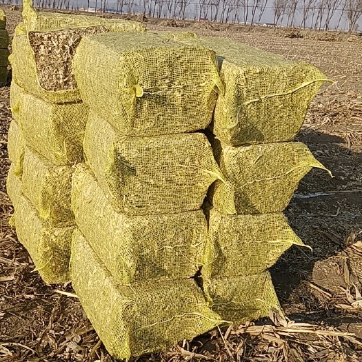伊通县玉米秸秆 牛羊草包，保过夏，10多个水，40至45斤之间