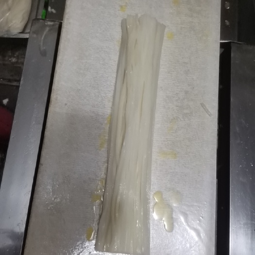 西安大量批发米皮，手工面皮，宽凉皮 ，量大从优，证件齐全