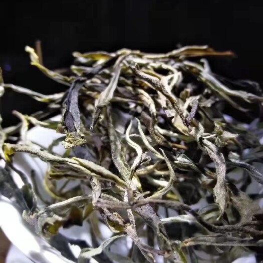 景谷县古树茶  普洱藤条古树，生茶，红茶