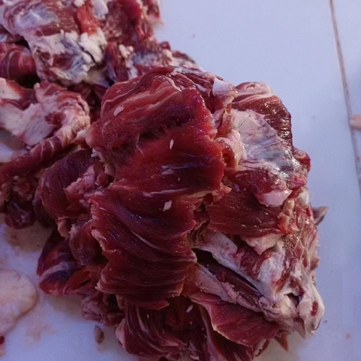 阳信县牛碎肉，颜色鲜，瘦度高，独立包装，一箱50斤
