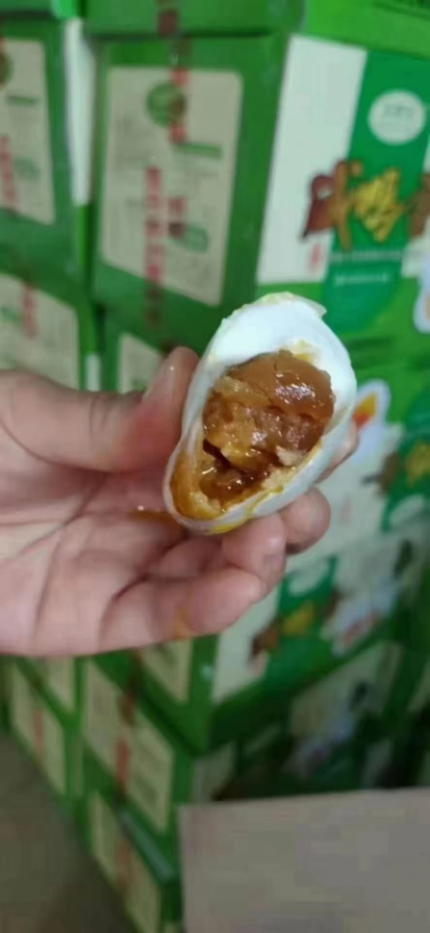 咸鸭蛋，清淡口味翻沙流油，一件100个。现货价格美丽。