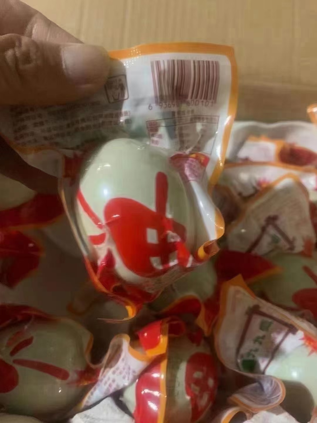 咸鸭蛋，清淡口味翻沙流油，一件100个。现货价格美丽。