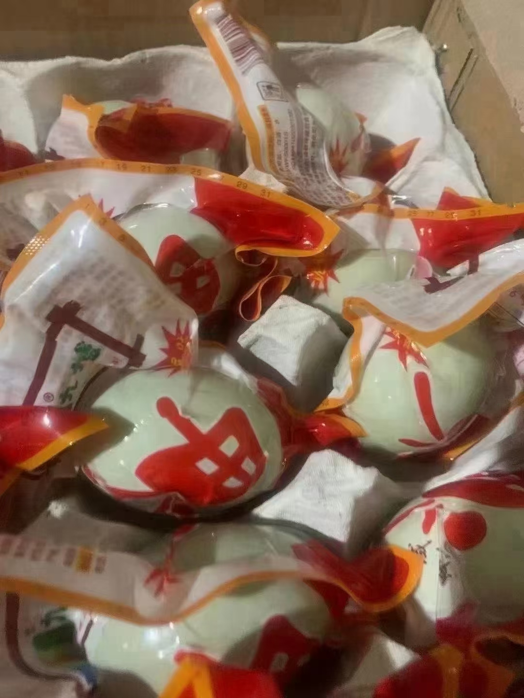 咸鸭蛋，清淡口味翻沙流油，一件100个。现货价格美丽。