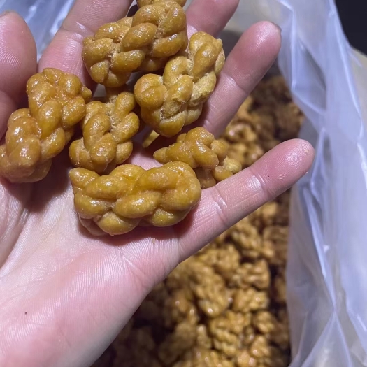 成都山药小麻花，口味齐全，口感酥脆，现货，价格美丽