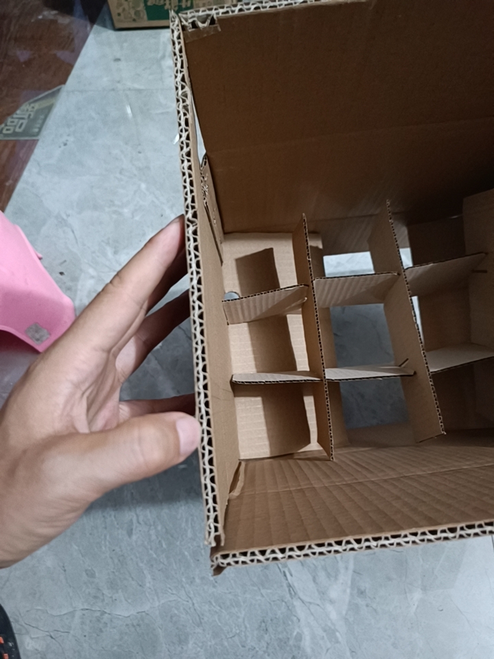 10斤水果快递打包纸箱，5层加厚，带插格