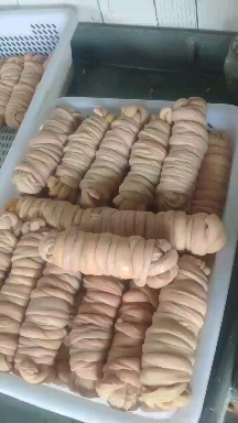 捆肠，原肠卷，猪小肠加工而成，带油，具有韧性足，口感好的特点