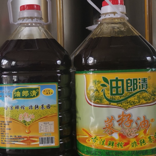 贵德县油郎清高原小菜籽油，味道香颜色清亮无，是你家庭生活的