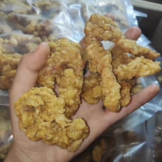 油炸小酥肉8成熟，下锅复炸几秒钟即可食用，2斤一包60斤一件