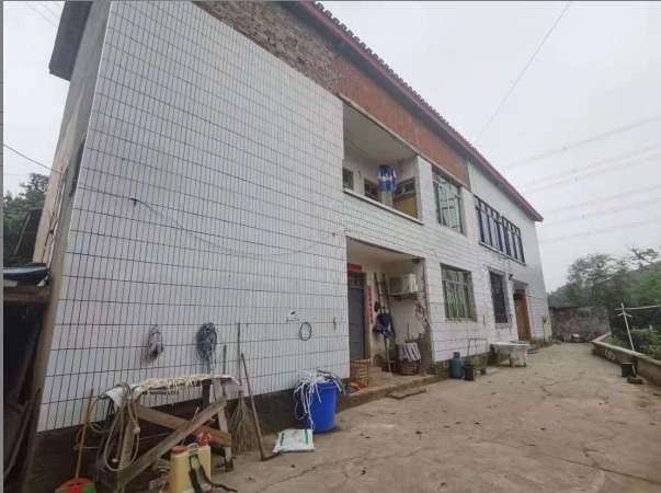 重庆市渝北400平农房出禾且，地势高，独门独院，视野开阔，公路直达