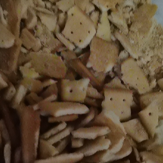东莞市花生饼饲料  饼干下脚料，富含高蛋白8到10，高脂肪9至13