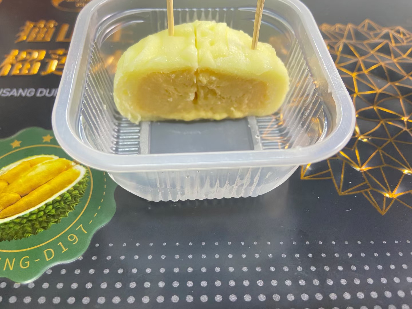 榴莲冰皮月饼 厂家直销 60g一个 香味浓郁