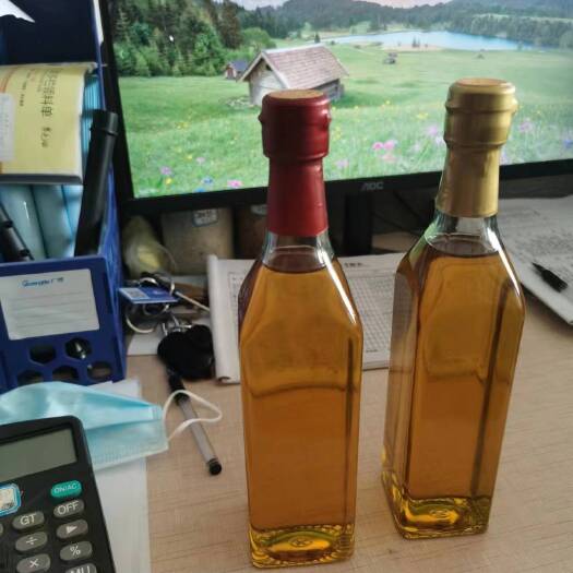 成都玻璃方瓶，丶