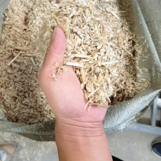柏乡县出售高品质压块麦糠！柏乡锦添草场一手货源，量大质优诚信经营。