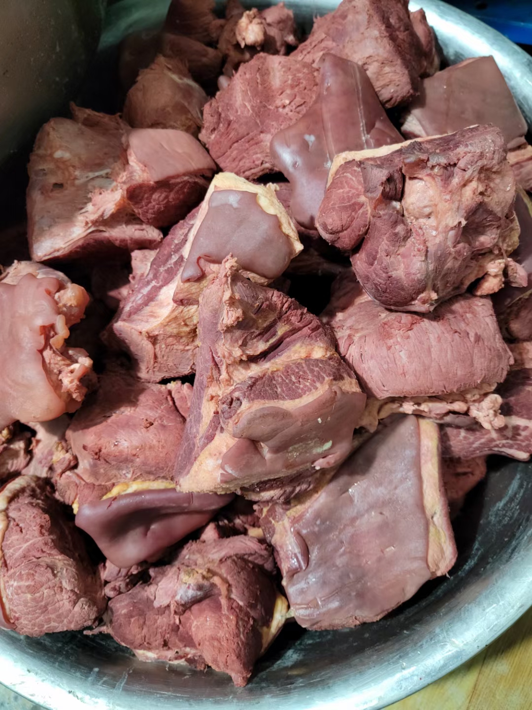 宁津县带皮，去皮，调理熟马肉，都是现杀现宰的鲜肉，根据客户定制卤煮