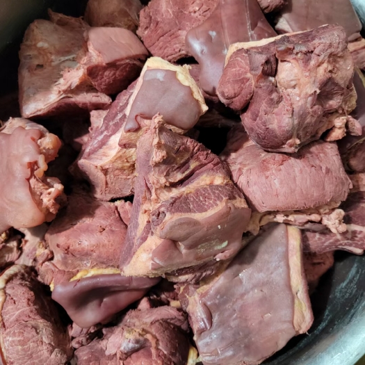 宁津县带皮，去皮，调理熟马肉，都是现杀现宰的鲜肉，根据客户定制卤煮