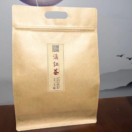 思茅滇红直条香针，茶汤金黄明亮，温润甘甜，薯香明显，耐泡。